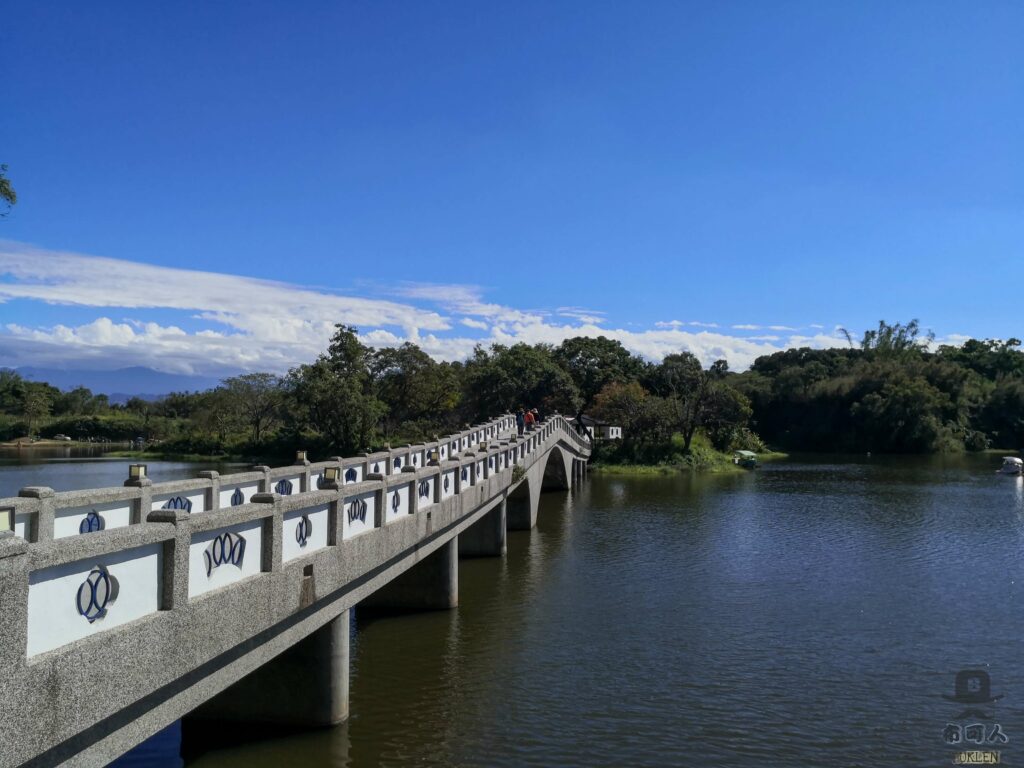 青草湖 映月橋